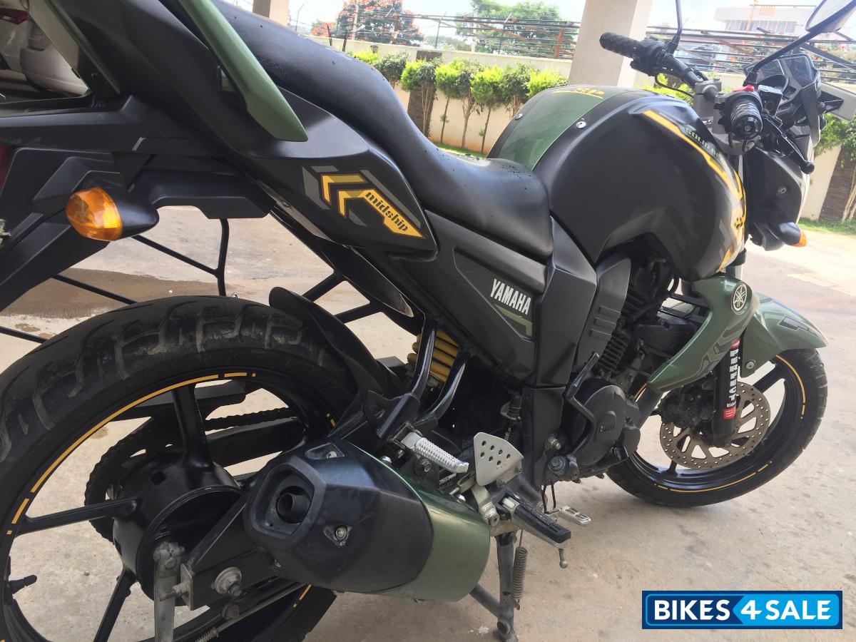 Battle Green Yamaha FZ-S Battle Green Yamaha FZ-S