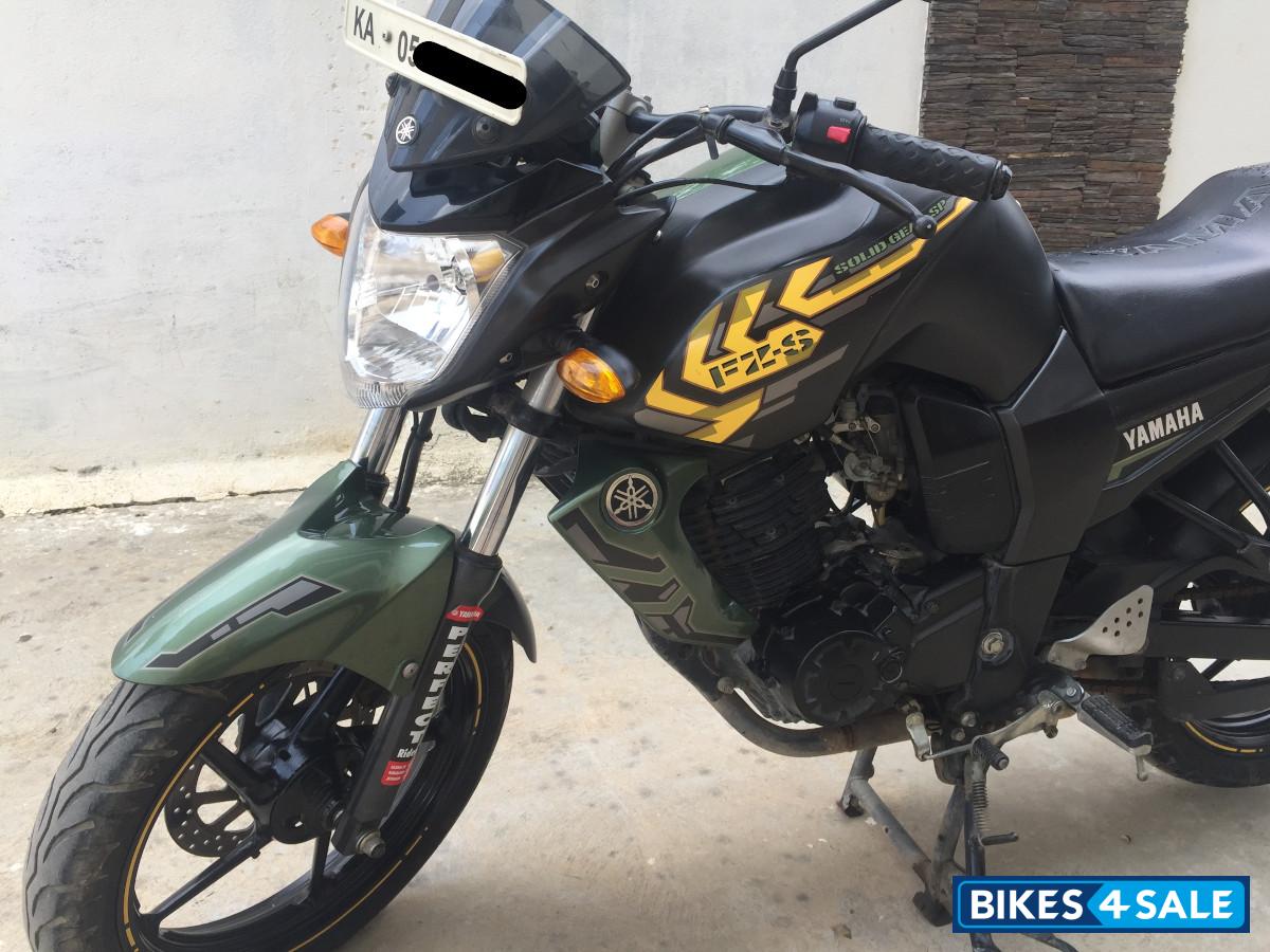 Battle Green Yamaha FZ-S Battle Green Yamaha FZ-S