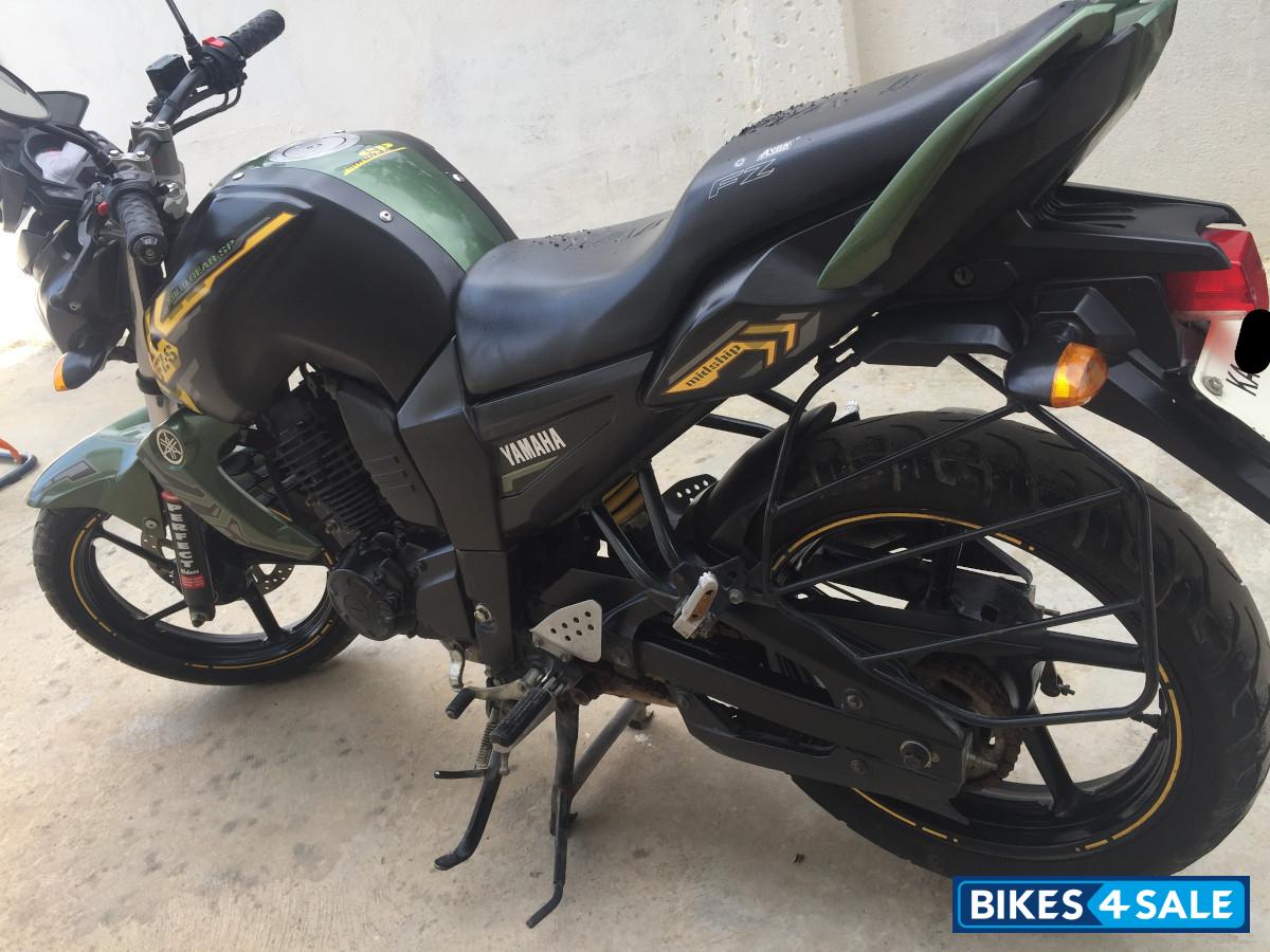 Battle Green Yamaha FZ-S Battle Green Yamaha FZ-S