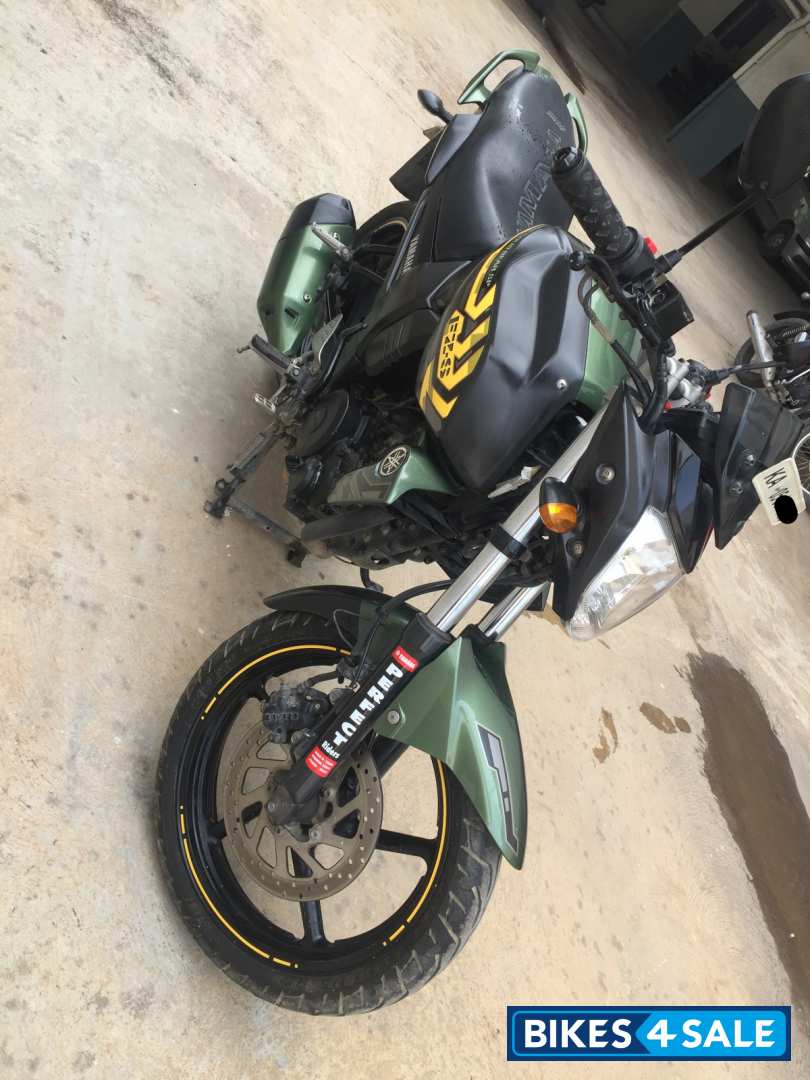 Battle Green Yamaha FZ-S Battle Green Yamaha FZ-S