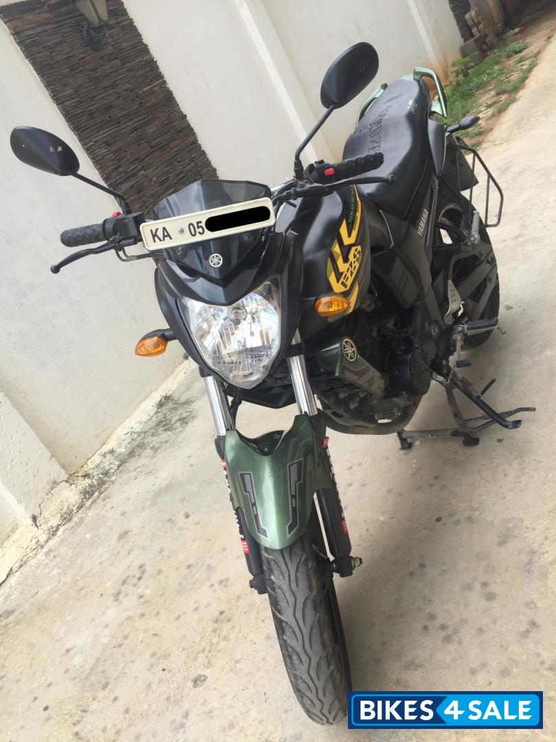 Battle Green Yamaha FZ-S Battle Green Yamaha FZ-S
