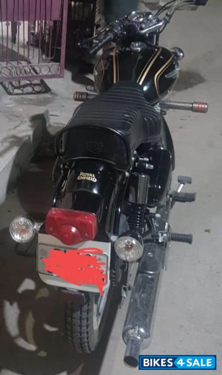 Black Royal Enfield Bullet Standard 350
