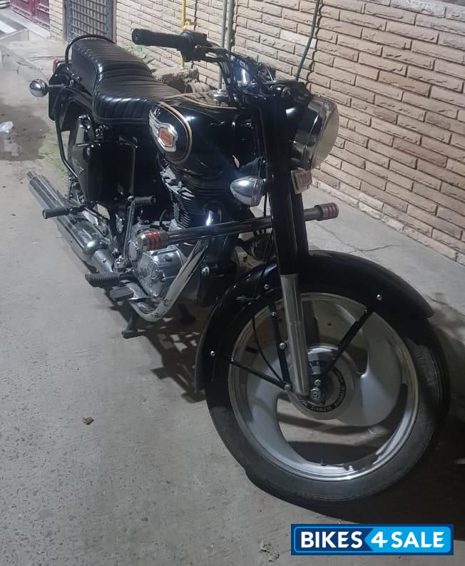 Black Royal Enfield Bullet Standard 350