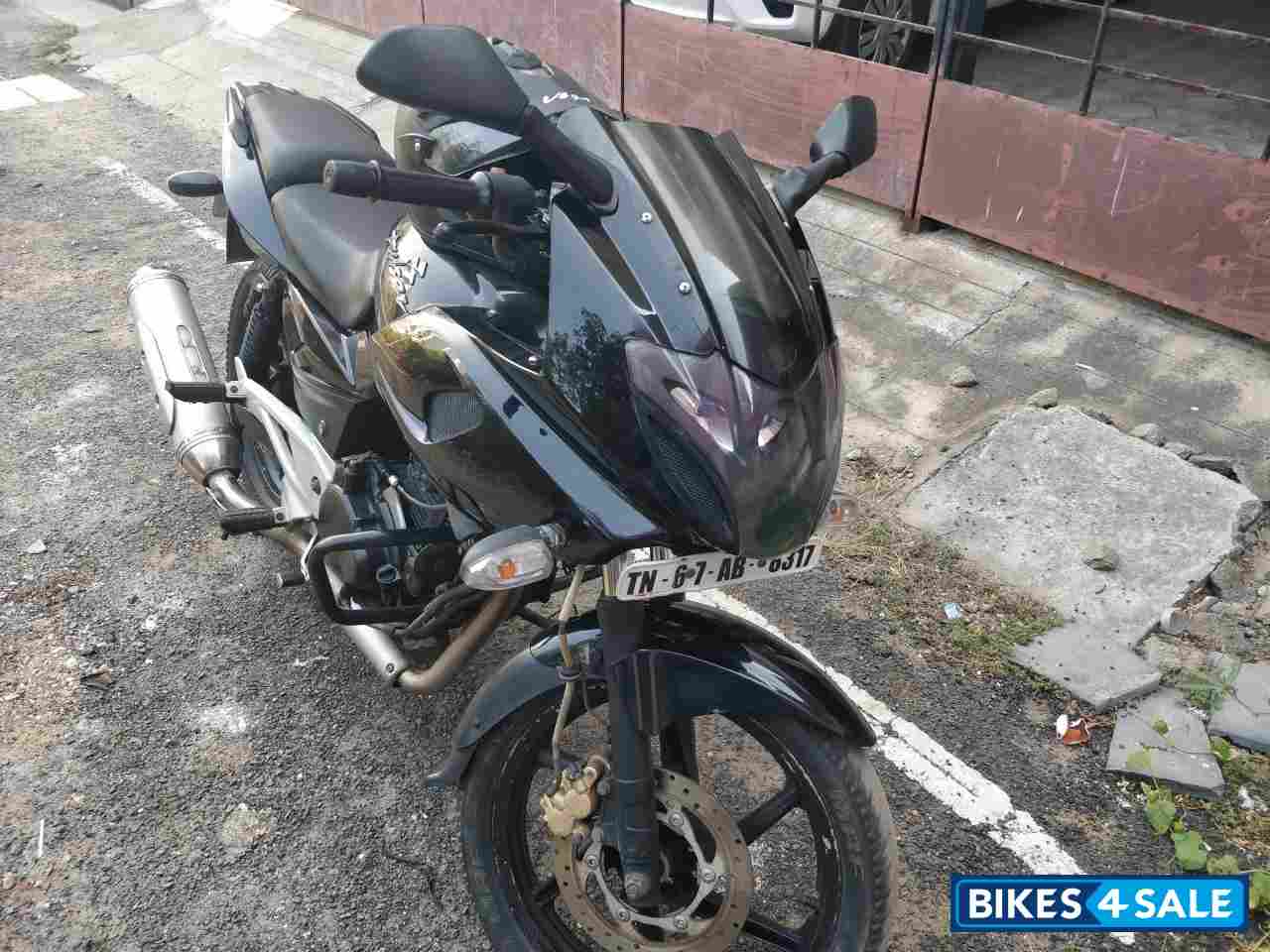 Black Bajaj Pulsar 220F