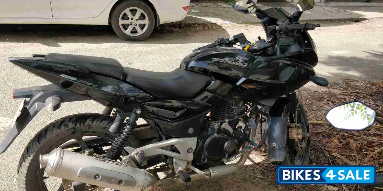Black Bajaj Pulsar 220F