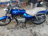 Blue Bajaj Avenger 220 DTS-i