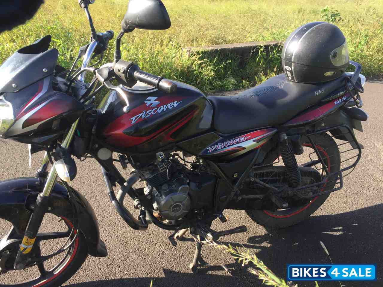 Black & Rad Bajaj Discover 125