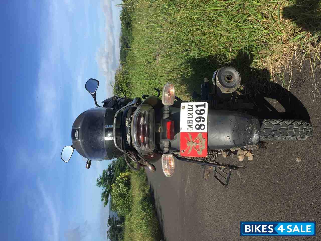 Black & Rad Bajaj Discover 125