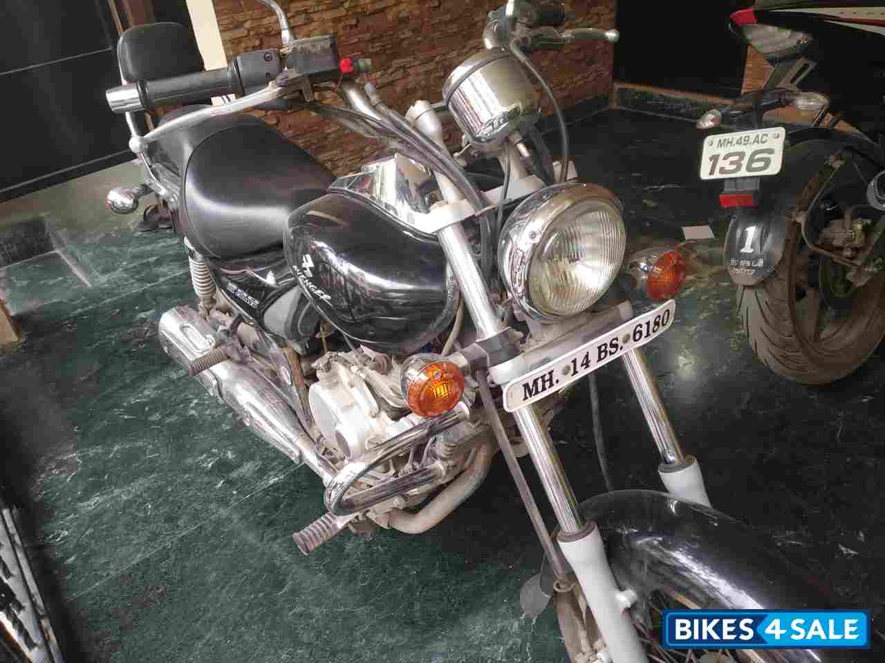 Bajaj Avenger 200 DTS-i
