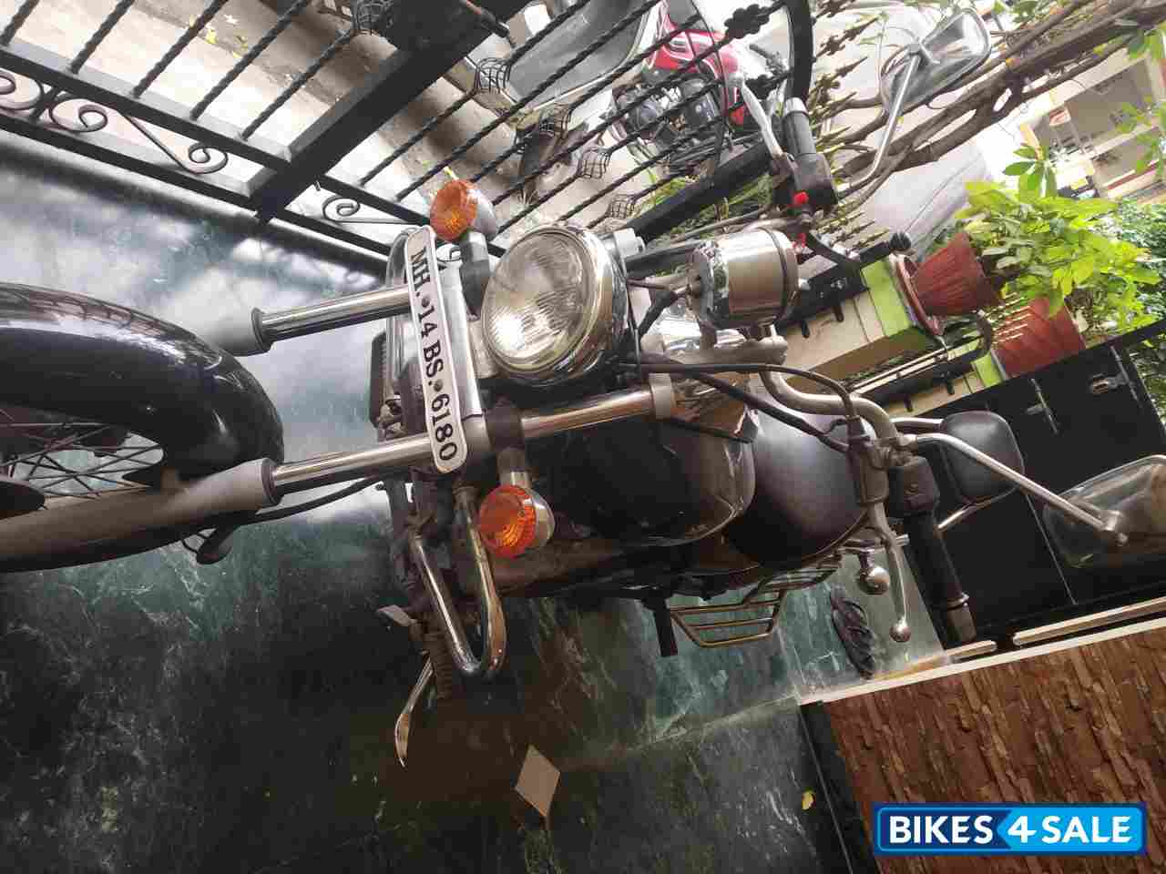 Bajaj Avenger 200 DTS-i