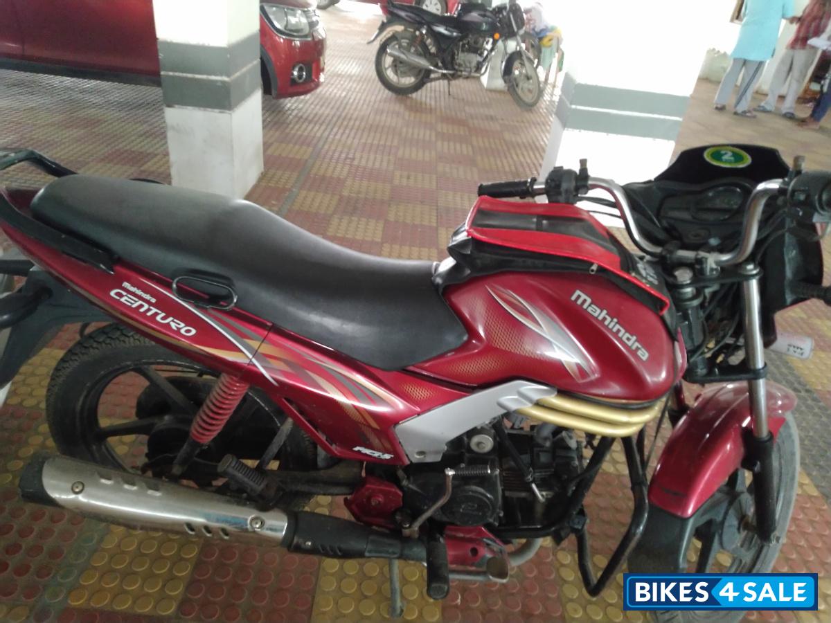 Red Mahindra Centuro