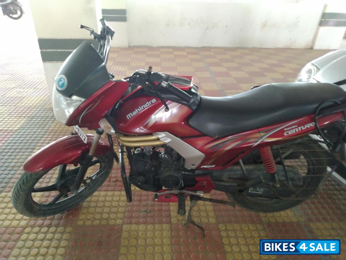 Red Mahindra Centuro