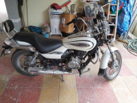 White Bajaj Avenger Cruise 220