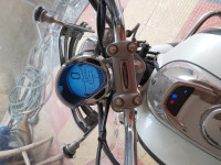 White Bajaj Avenger Cruise 220