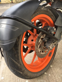 White- Orange KTM RC 390