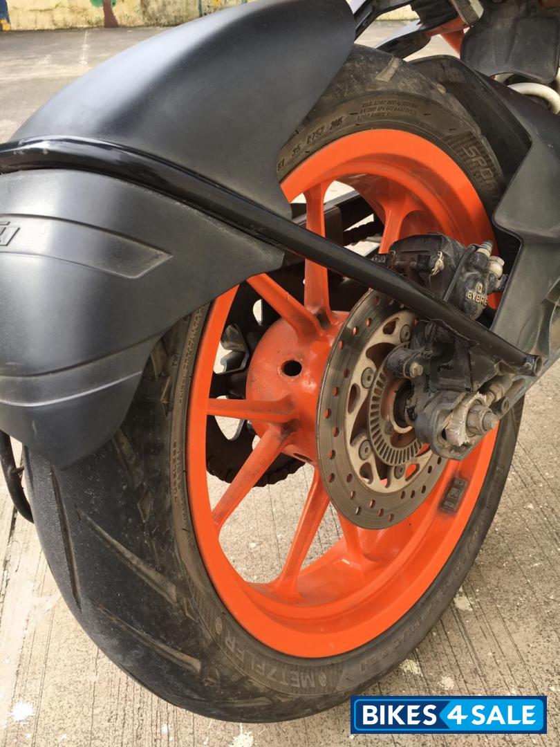 White- Orange KTM RC 390 White- Orange KTM RC 390