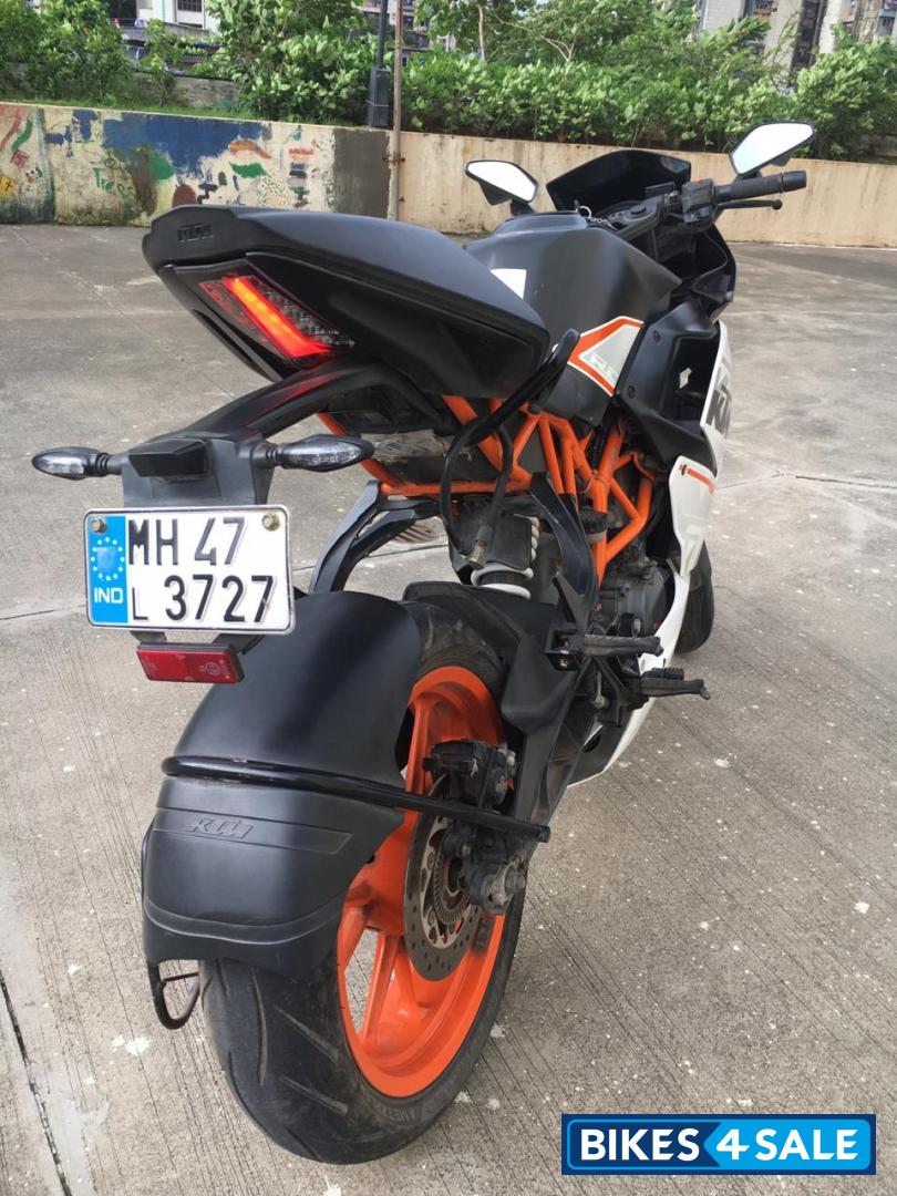 White- Orange KTM RC 390 White- Orange KTM RC 390