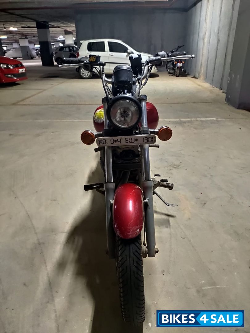 Red Bajaj Avenger 200 DTS-i