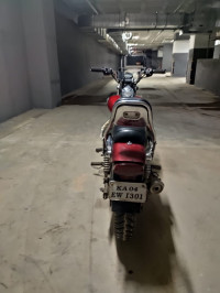 Red Bajaj Avenger 200 DTS-i