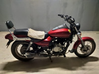 Red Bajaj Avenger 200 DTS-i