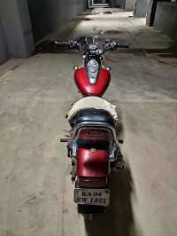 Red Bajaj Avenger 200 DTS-i