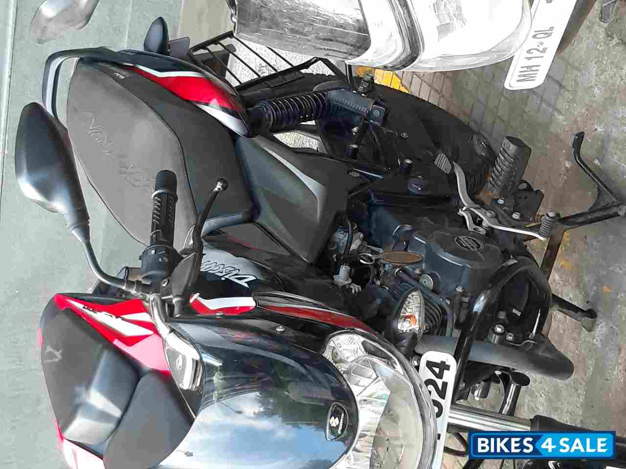 Black Bajaj Discover DTSi 125