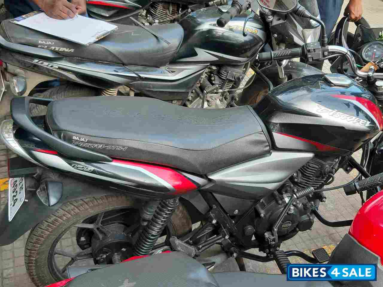 Black Bajaj Discover DTSi 125