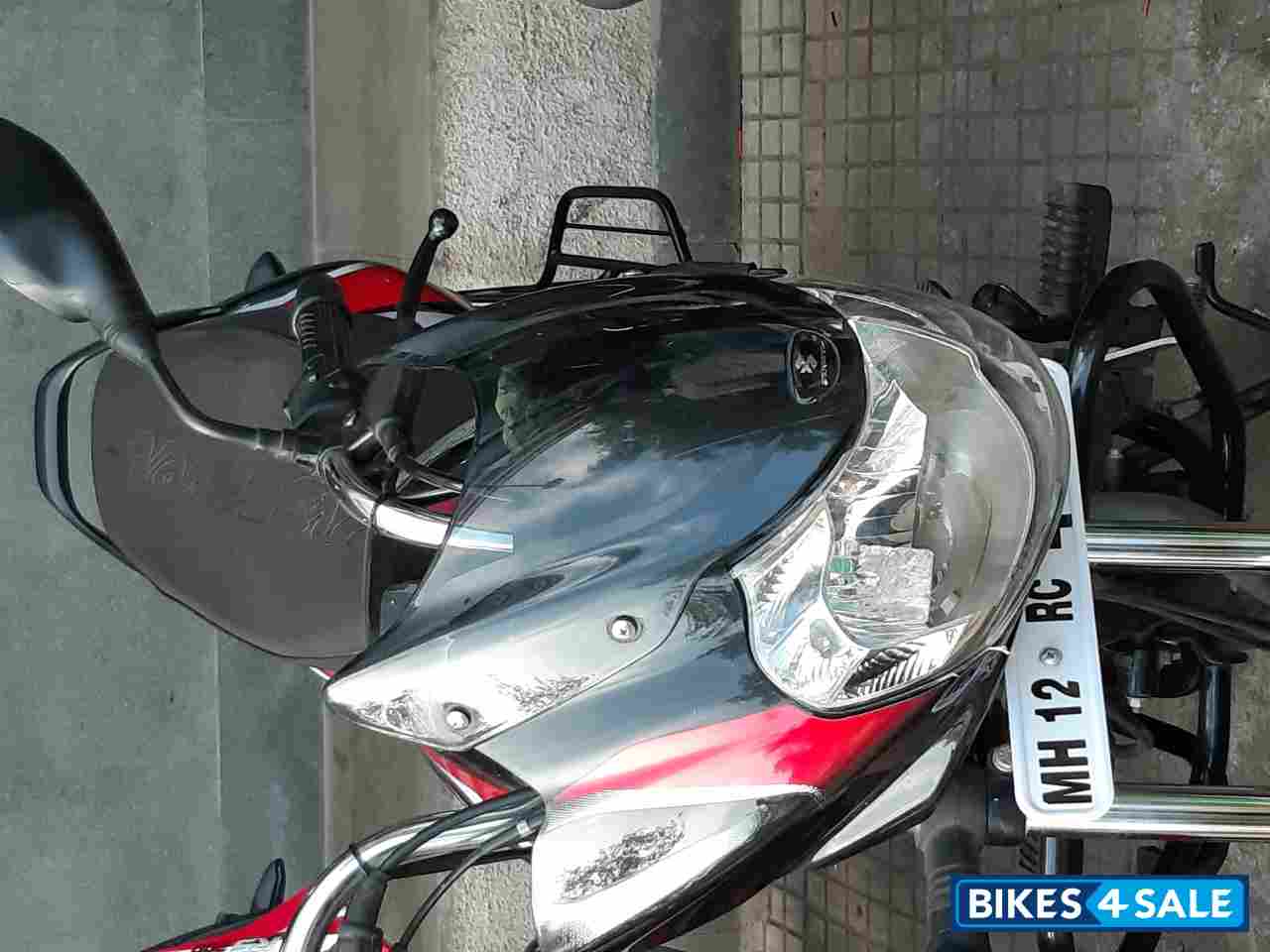 Black Bajaj Discover DTSi 125