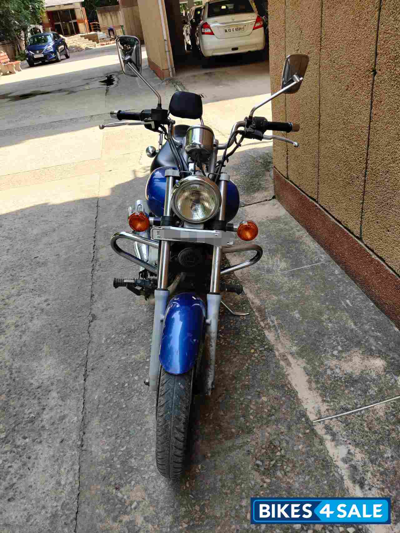 Bajaj Avenger 220 DTS-i