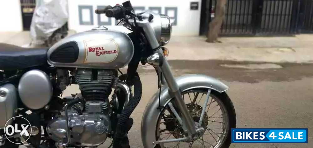 Silver Royal Enfield Classic 350 Silver Royal Enfield Classic 350