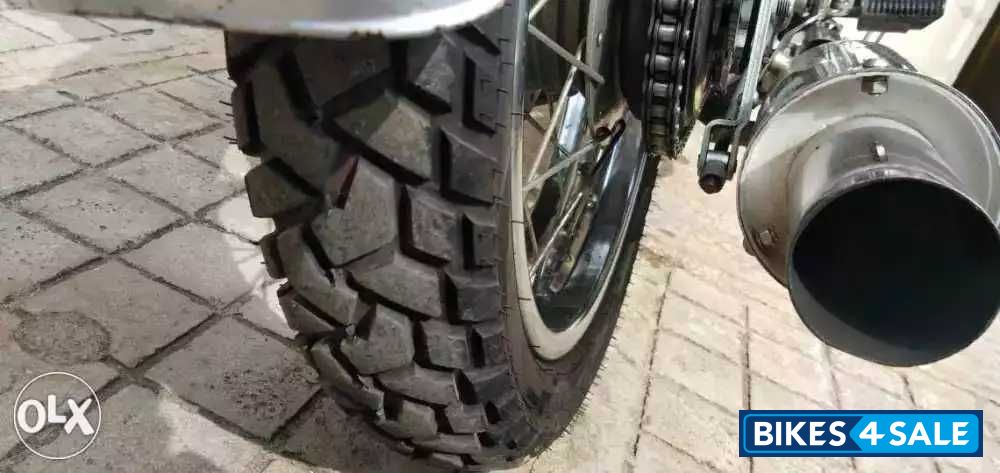 Silver Royal Enfield Classic 350 Silver Royal Enfield Classic 350