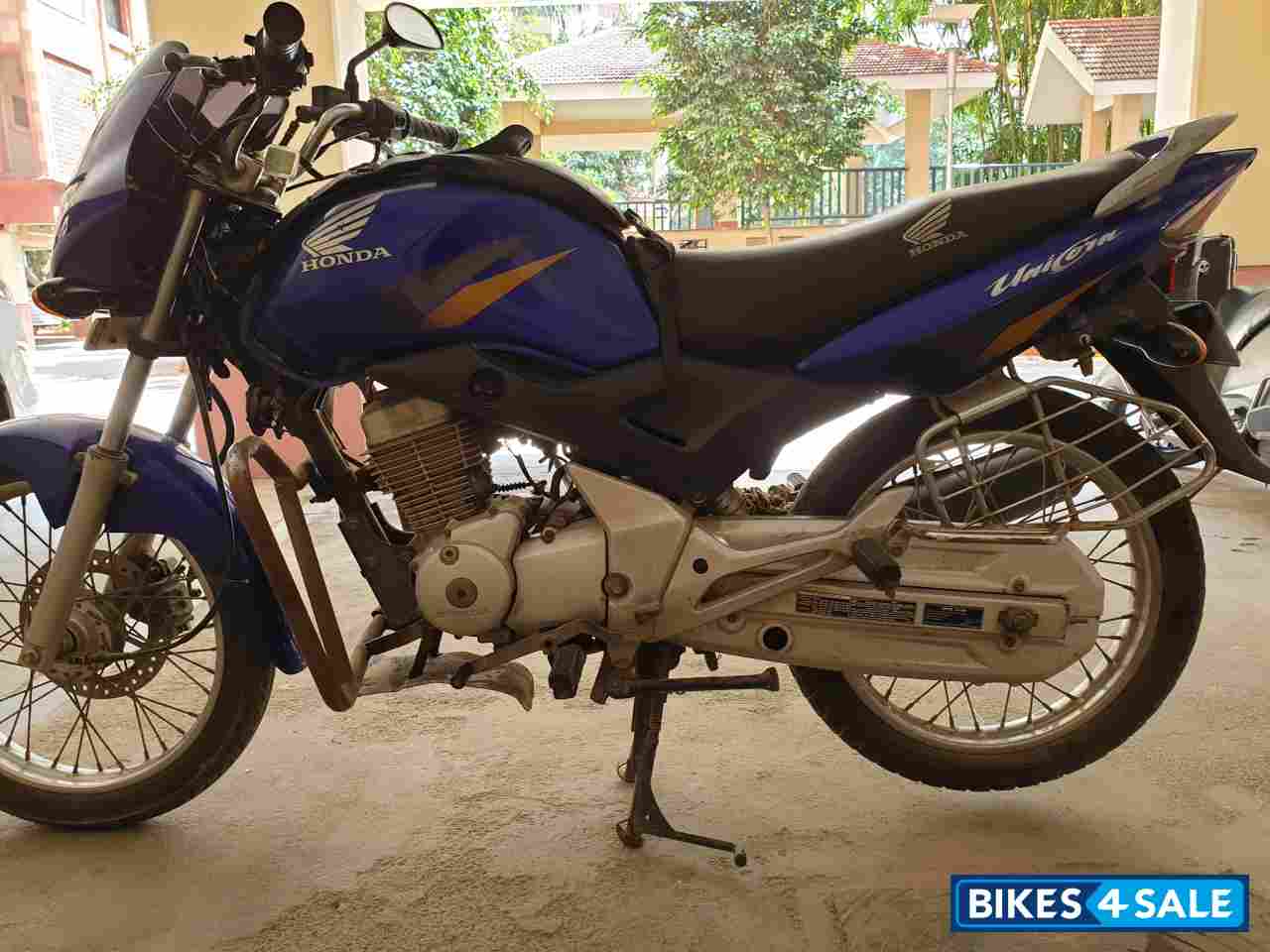 Blue Honda CB Unicorn