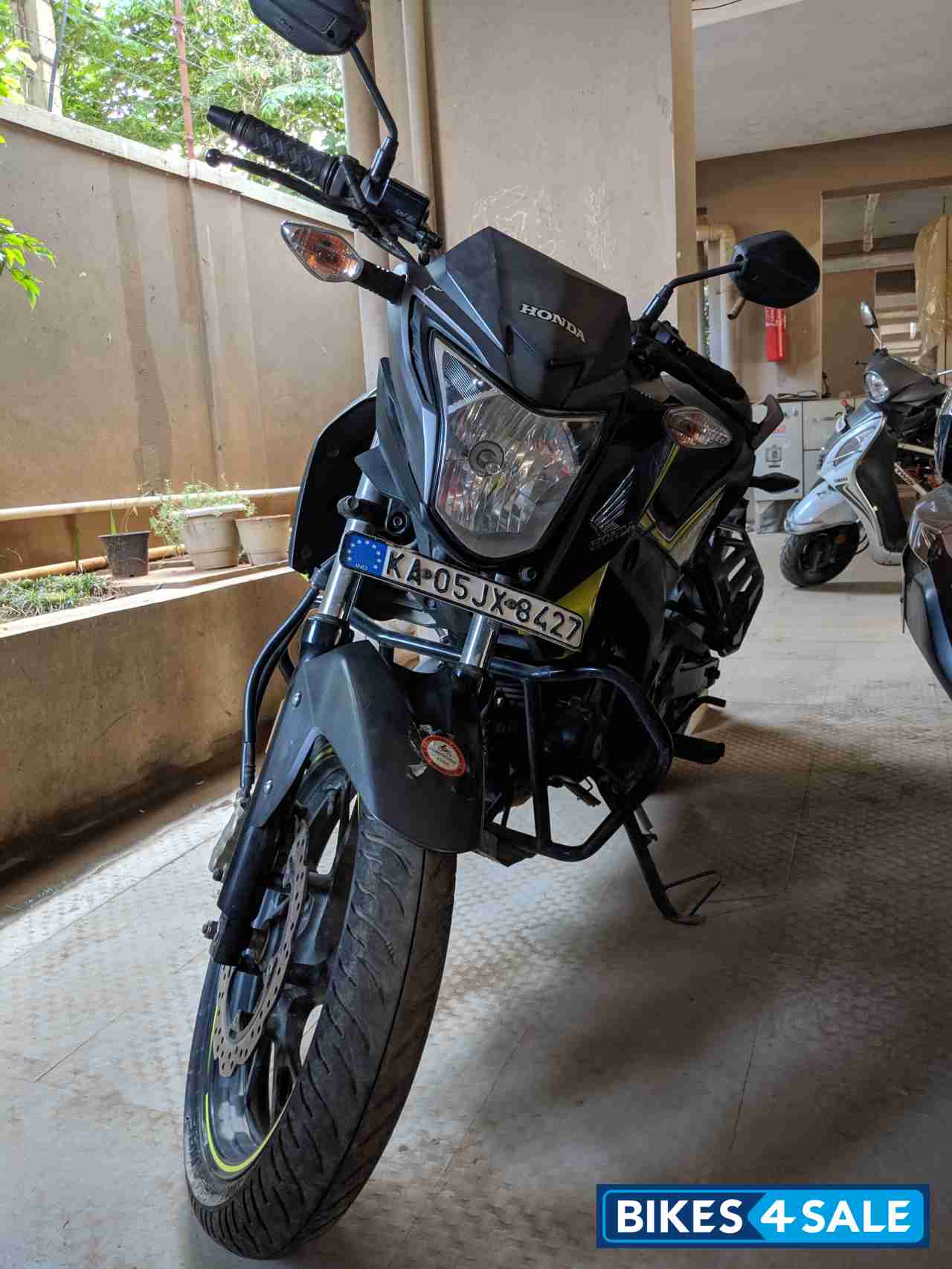 Striking Green Honda CB Hornet 160R