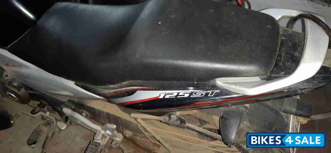 Bajaj Discover 125 ST