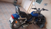 Blue Bajaj Avenger 220 DTS-i