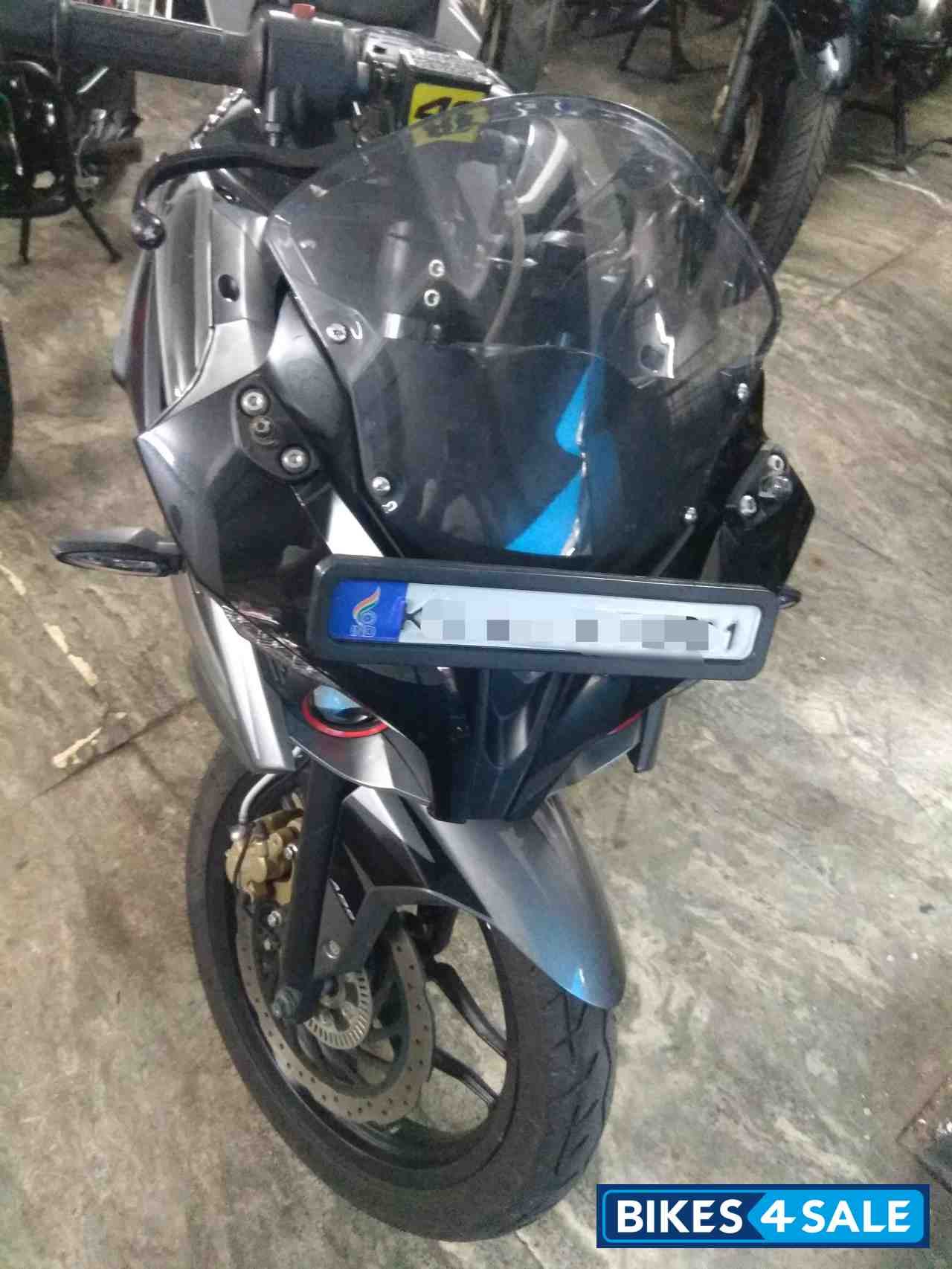 Bajaj Pulsar RS 200 ABS