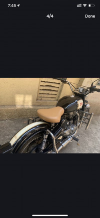 Black Royal Enfield Classic 500