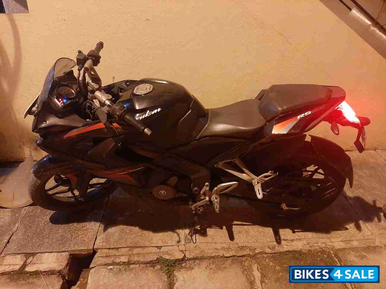 Bajaj Pulsar RS 200
