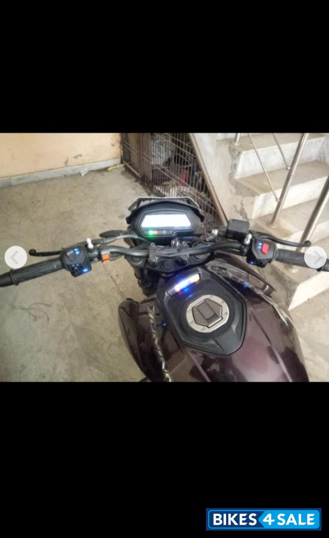 Twilight Plum Bajaj Dominar 400