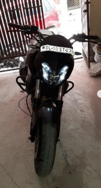 Twilight Plum Bajaj Dominar 400