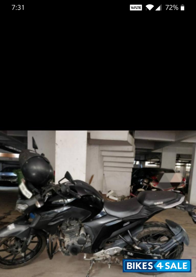 Black Yamaha FZ25
