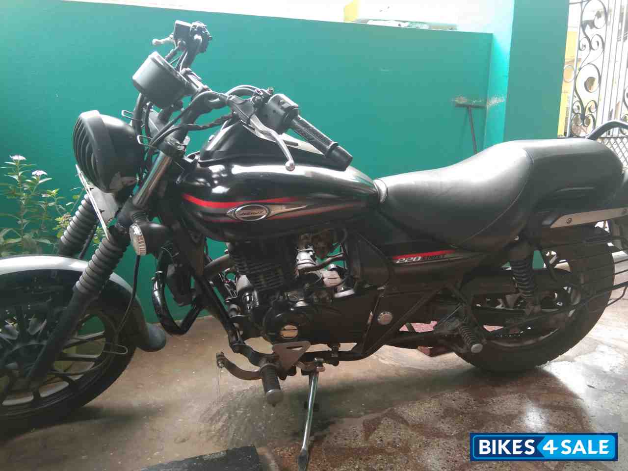 Mat Black Bajaj Avenger Street 220 Mat Black Bajaj Avenger Street 220