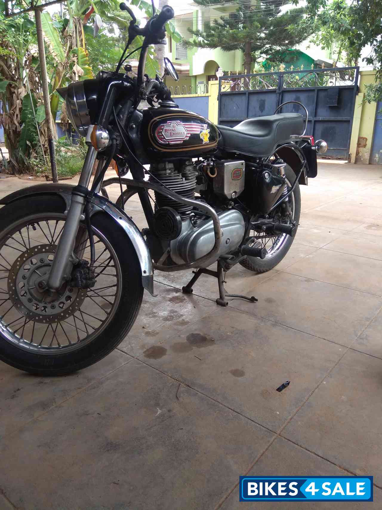 Black Royal Enfield Bullet Standard 350