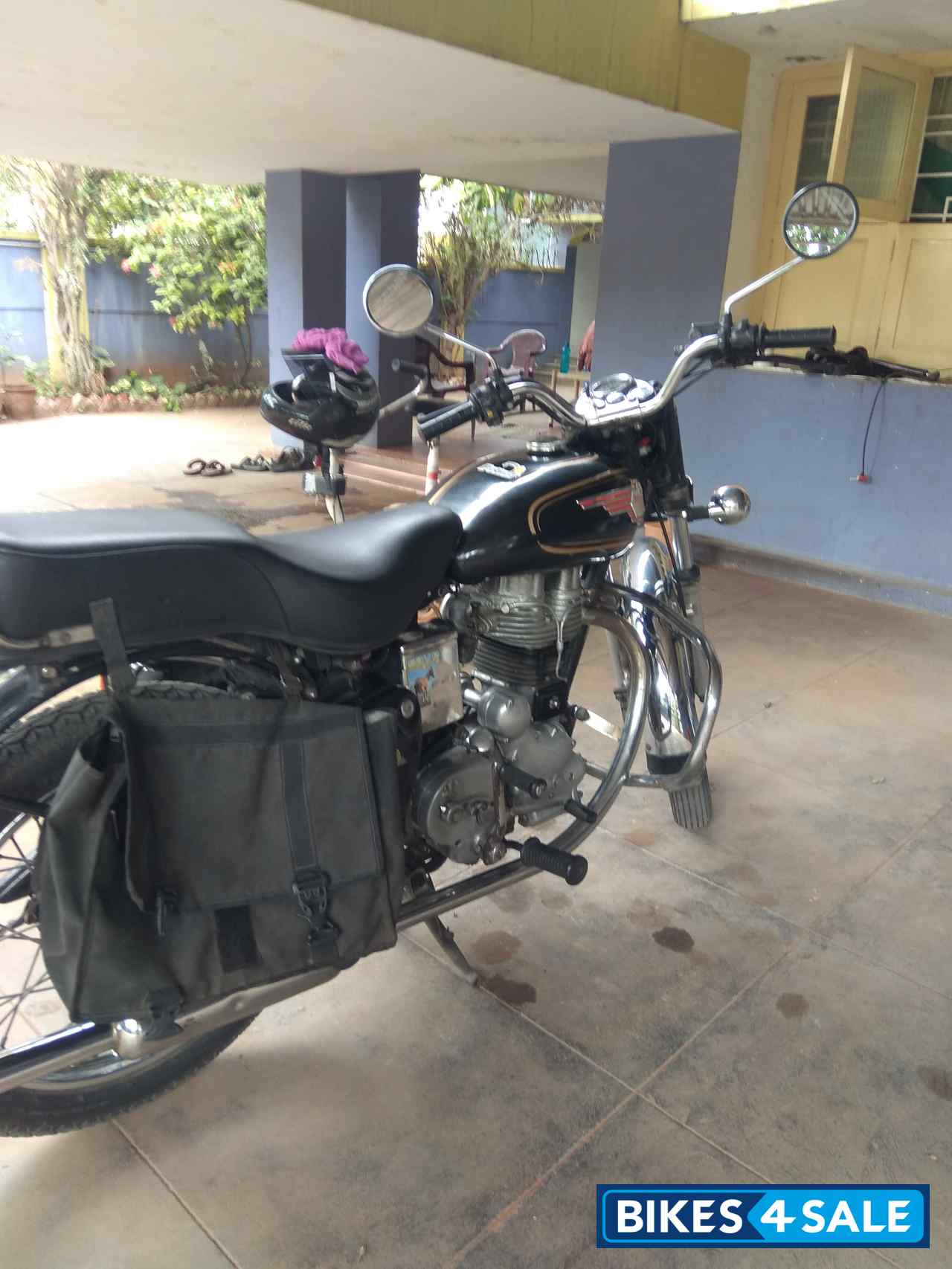 Black Royal Enfield Bullet Standard 350