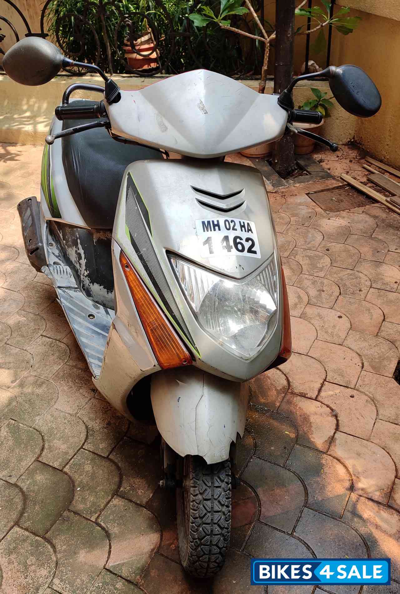 Silver Honda Dio