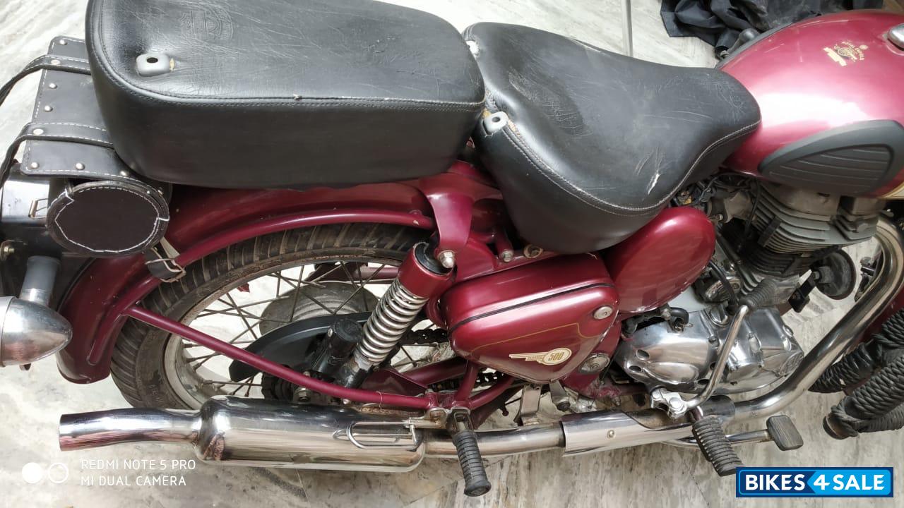 Maroon Royal Enfield Classic 500