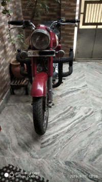 Maroon Royal Enfield Classic 500