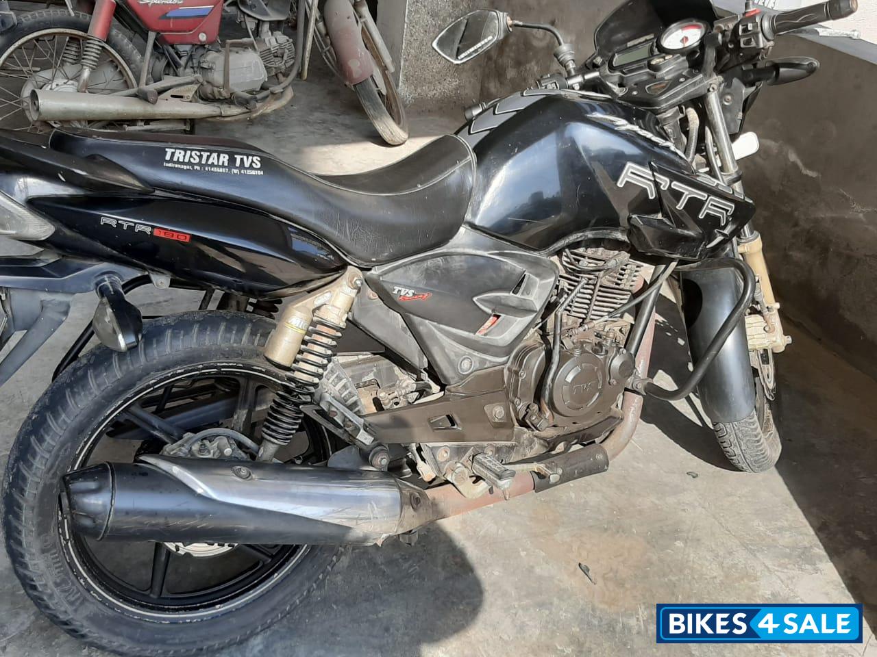 Black TVS Apache RTR 180