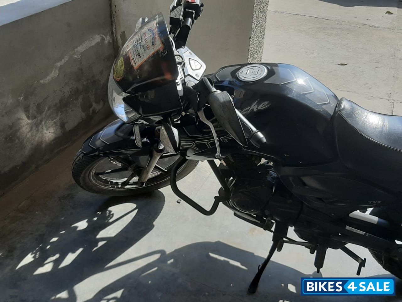 Black TVS Apache RTR 180