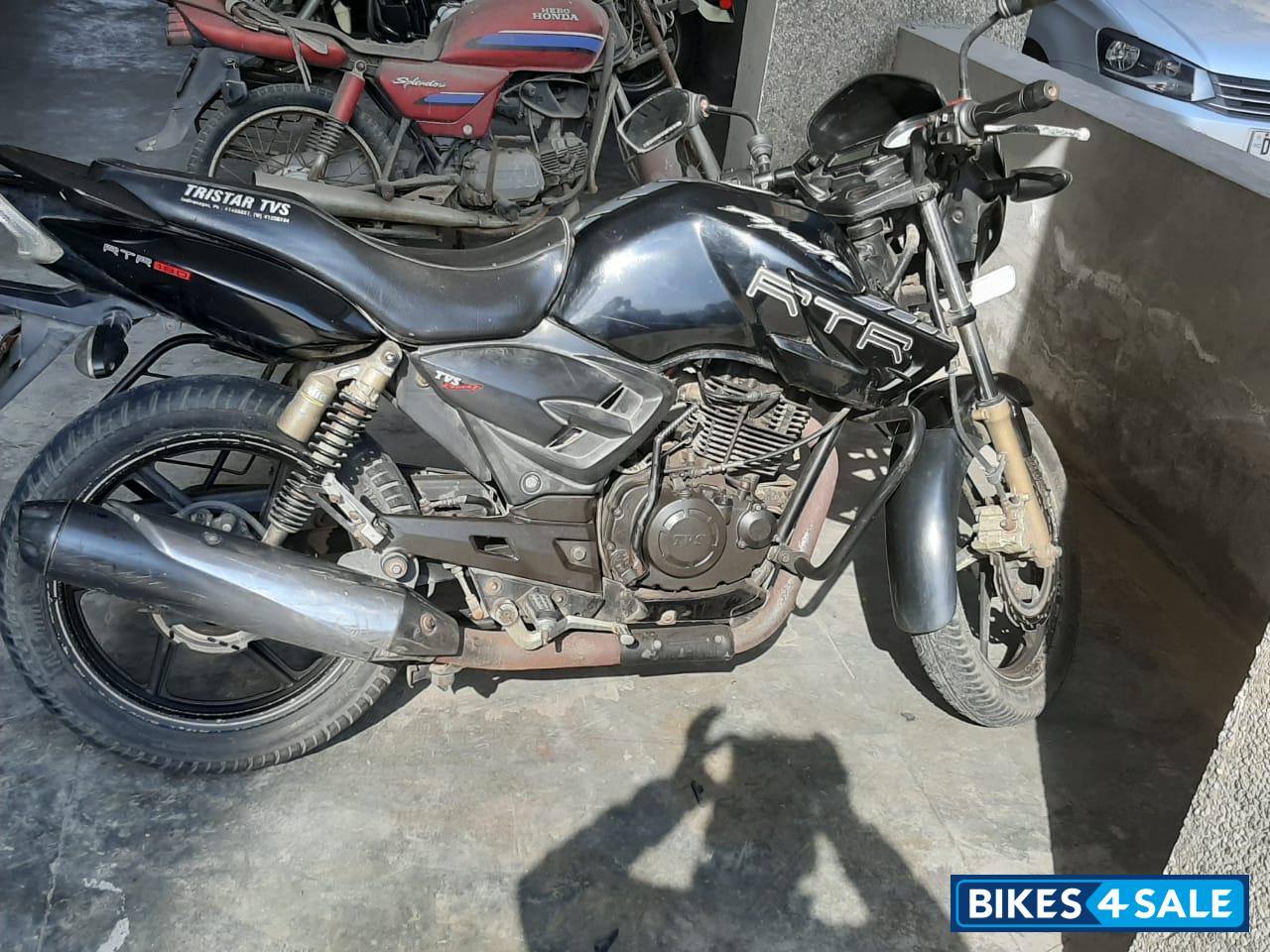 Black TVS Apache RTR 180